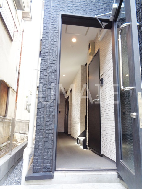 ＢＡＳＥ上中里のロビー|建物入り口です！