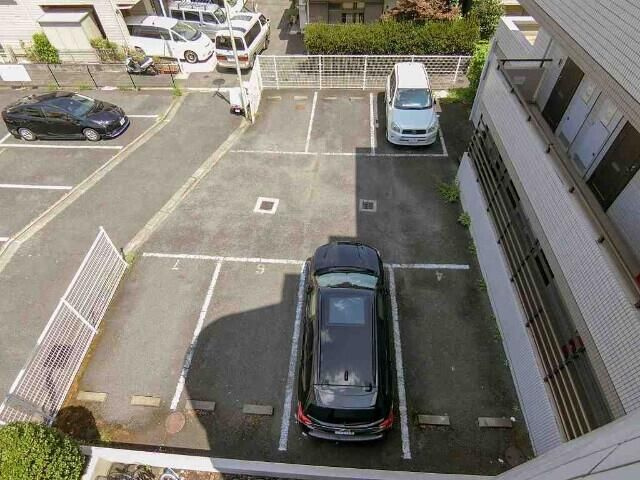 ドミシル池袋の駐車場