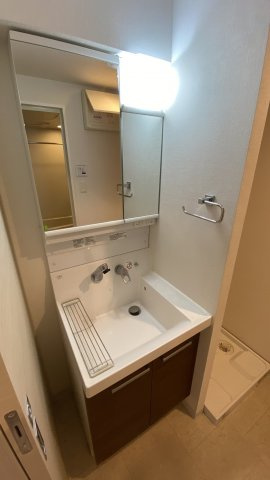 ドゥーエ赤坂の独立洗面台