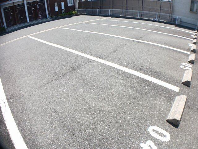 本今ガーデンスクエアＢの駐車場