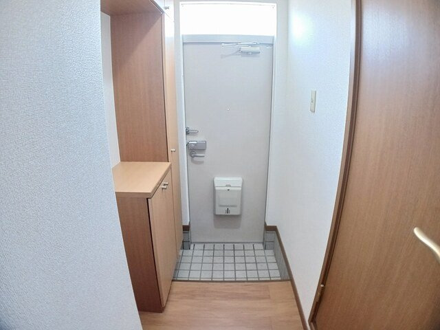 本今ガーデンスクエアＢの玄関
