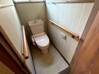【トイレ】 | 裾野市桃園貸家 | ゆったりとした空間のトイレです