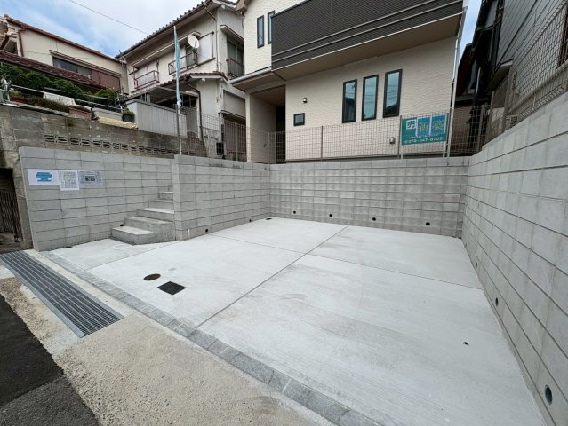 垂水区東垂水３丁目　新築戸建ての駐車場|カースペース2台があります
