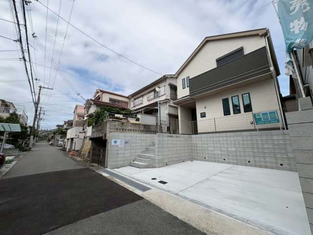 垂水区東垂水３丁目　新築戸建ての前面道路含む現地写真|前面道路含む現地写真です