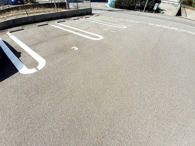 グレイスフルガーデンの駐車場