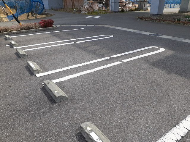 クライスフォーの駐車場