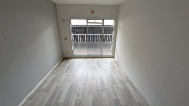 エメラルドマンション安古市中筋の居間・リビング