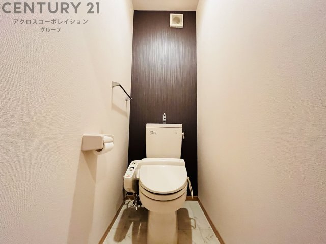 温水洗浄便座付きのトイレです♪