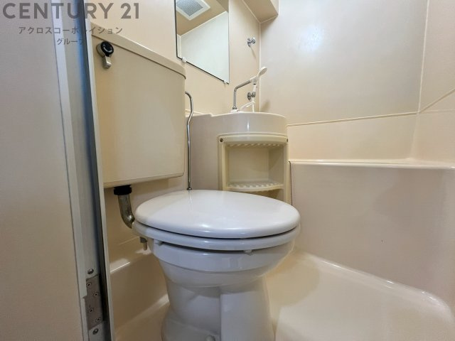 浴室内にトイレがあります！