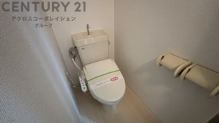 温水洗浄便座付きのトイレです♪
