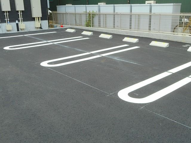 レジデンス港南の駐車場