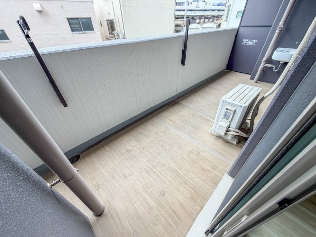 プレサンスロジェ桜川のバルコニー