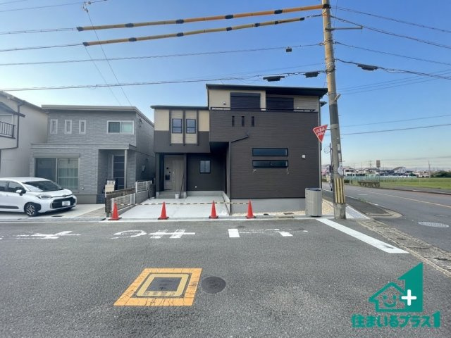 ★京田辺市東古森　新築一戸建ての外観|周辺は落ち着いた街並みの住宅地！子育てがしやすい住環境です！まだ未完成ですが、現地でしかわからない事もございます。是非一度ご覧ください。