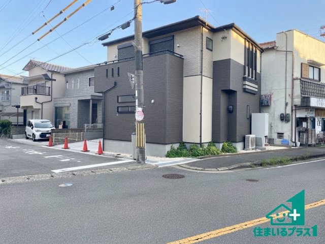 ★京田辺市東古森　新築一戸建ての外観|周辺は落ち着いた街並みの住宅地！子育てがしやすい住環境です！まだ未完成ですが、現地でしかわからない事もございます。是非一度ご覧ください。