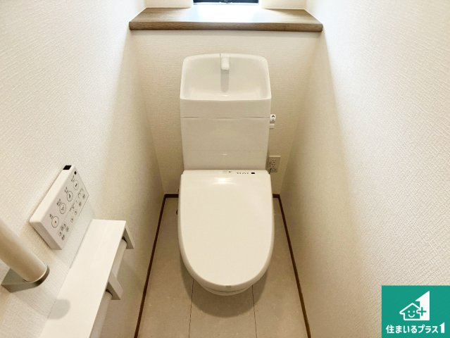 神戸市垂水区東垂水　新築一戸建てのトイレ|1・2階の2ヶ所にあるので、朝の忙しい時間の順番待ちもなく、深夜の利用にも大変便利です。