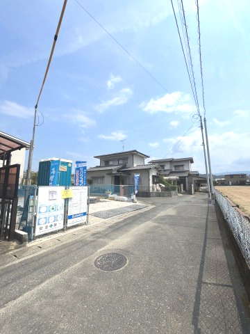 福岡市西区泉３丁目の新築一戸建の前面道路含む現地写真| 