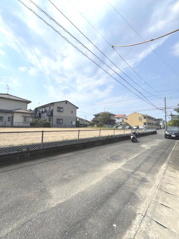 福岡市西区泉３丁目の新築一戸建の前面道路含む現地写真| 