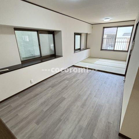 枚方市養父丘車庫付戸建の居間・リビング
