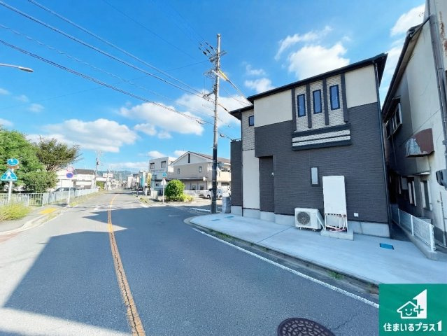 京田辺市東古森　新築一戸建ての前面道路含む現地写真|現在建築中！落ち着いた街並みで新生活を始めることが出来そう！周辺の物件も併せてご紹介させて頂きます！
