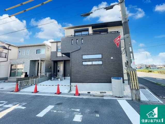 京田辺市東古森　新築一戸建ての外観|周辺は落ち着いた街並みの住宅地！子育てがしやすい住環境です！まだ未完成ですが、現地でしかわからない事もございます。是非一度ご覧ください。