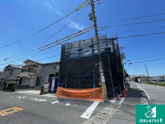 京田辺市東古森　新築一戸建ての外観|周辺は落ち着いた街並みの住宅地！子育てがしやすい住環境です！まだ未完成ですが、現地でしかわからない事もございます。是非一度ご覧ください。