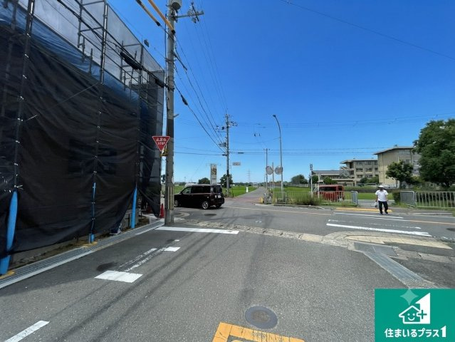 京田辺市東古森　新築一戸建ての前面道路含む現地写真|現在建築中！落ち着いた街並みで新生活を始めることが出来そう！周辺の物件も併せてご紹介させて頂きます！