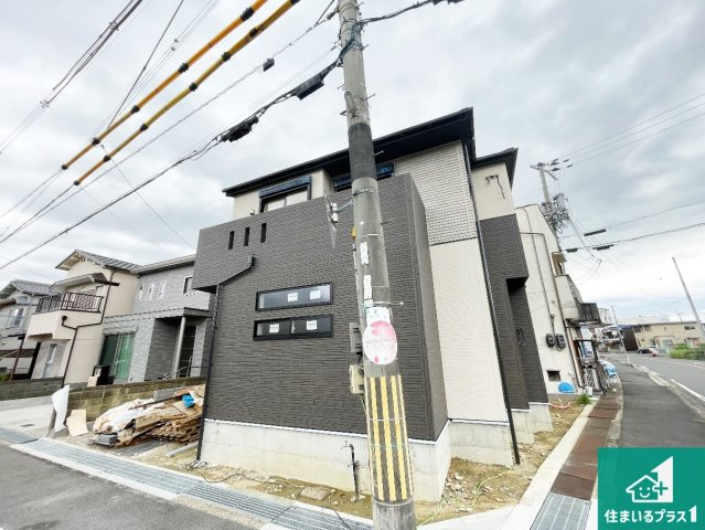 京田辺市東古森　新築一戸建ての外観|周辺は落ち着いた街並みの住宅地！子育てがしやすい住環境です！まだ未完成ですが、現地でしかわからない事もございます。是非一度ご覧ください。