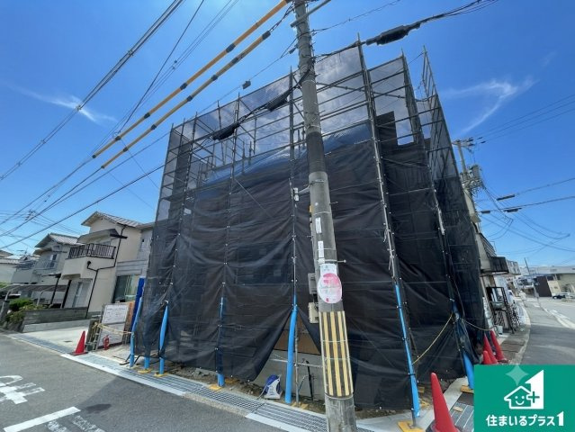 京田辺市東古森　新築一戸建ての外観|周辺は落ち着いた街並みの住宅地！子育てがしやすい住環境です！まだ未完成ですが、現地でしかわからない事もございます。是非一度ご覧ください。