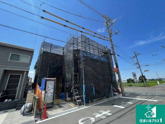京田辺市東古森　新築一戸建ての外観|周辺は落ち着いた街並みの住宅地！子育てがしやすい住環境です！まだ未完成ですが、現地でしかわからない事もございます。是非一度ご覧ください。