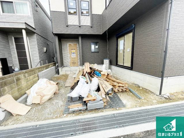 京田辺市東古森　新築一戸建ての外観|周辺は落ち着いた街並みの住宅地！子育てがしやすい住環境です！まだ未完成ですが、現地でしかわからない事もございます。是非一度ご覧ください。