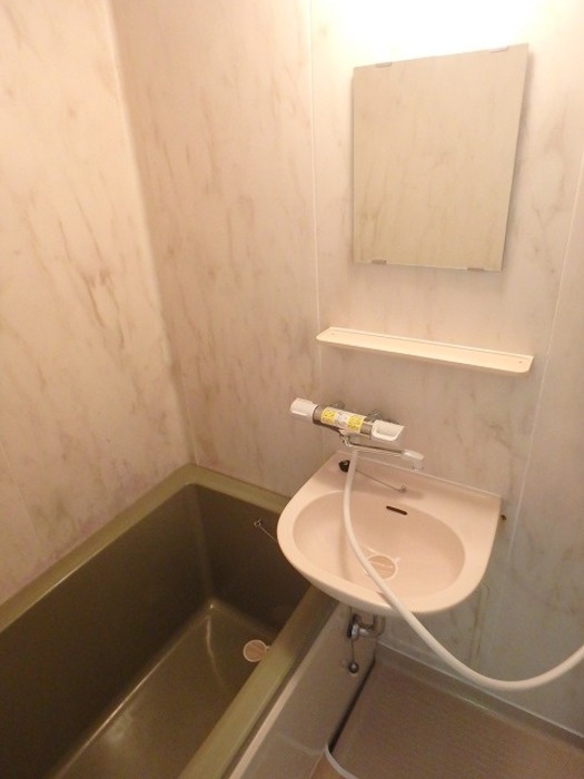 メゾン南万々の浴室|バス・トイレ別