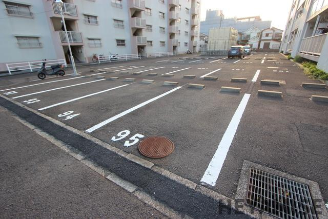 ビレッジハウス末石3号棟の駐車場