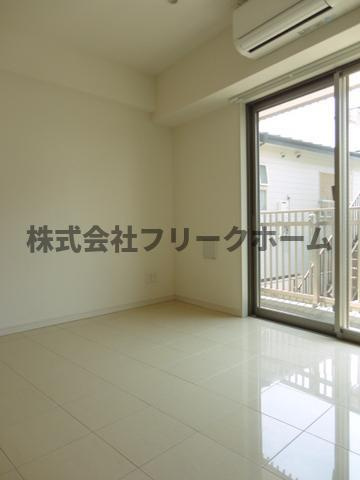 三鷹市井の頭３丁目の賃貸マンションの居間・リビング