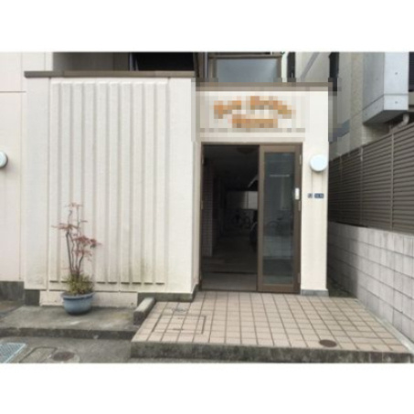 武蔵野市桜堤２丁目の賃貸マンションのエントランス