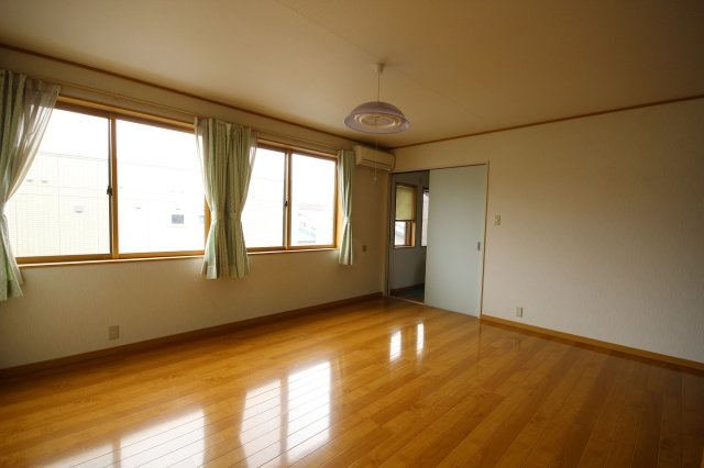 米沢市下花沢１丁目二階建て中古住宅の洋室|主寝室