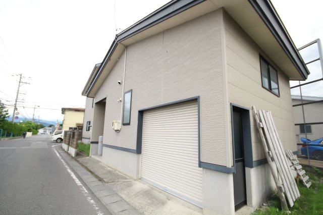 米沢市下花沢１丁目二階建て中古住宅の外観