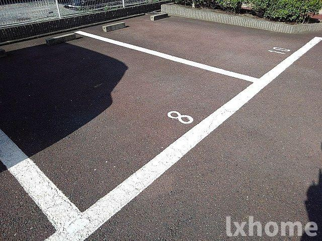 サニーエクセレントの駐車場