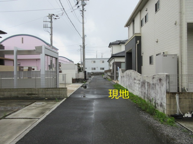 中古戸建　深谷市上野台2939-8（期間限定現況販売）の前面道路含む現地写真