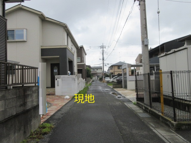 中古戸建　深谷市上野台2939-8（期間限定現況販売）の前面道路含む現地写真