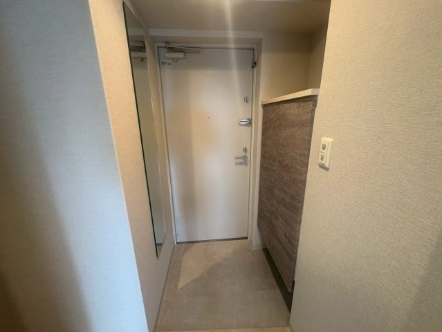 SERENITE江坂四番館の玄関