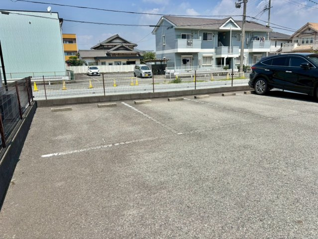 パーソナル飯田12の駐車場