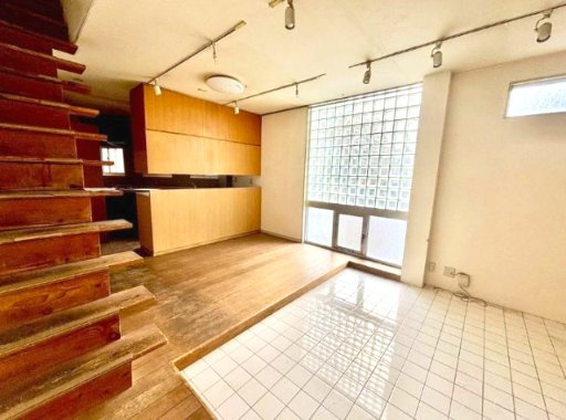 長居商店街角店舗の内装