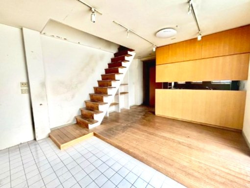 長居商店街角店舗の内装