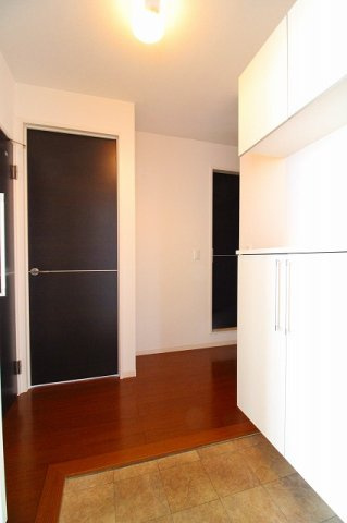 ルミエールドゥ河口の玄関|同間取りの206号室参考画像