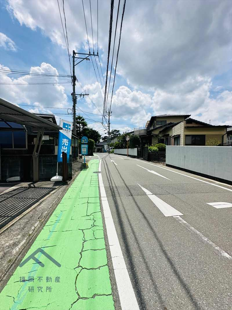 春日市小倉２丁目　戸建ての前面道路含む現地写真