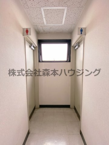 【トイレ】 | 　アリーナ古川橋 | 各フロアに共用トイレがあります。