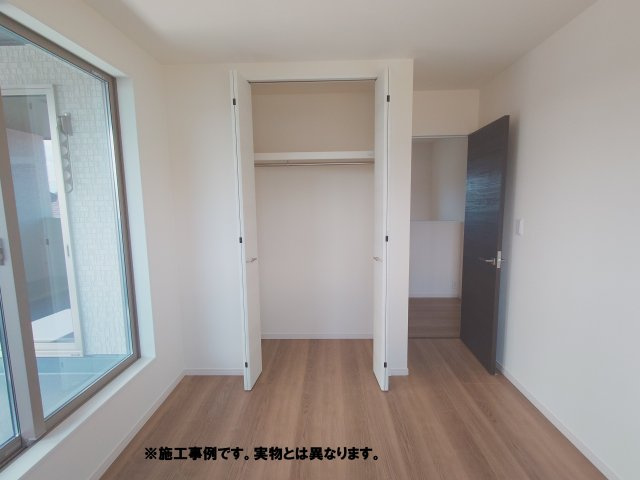 リーブルガーデン高松市国分寺町国分第一◇2026年度補助金対象の長期優良住宅です！の収納|２階洋室完成予想図
各居室、ハンガーパイプ付きのクローゼットが付いています。洋服をハンガーで引っ掛ければ、もう収納完了です。