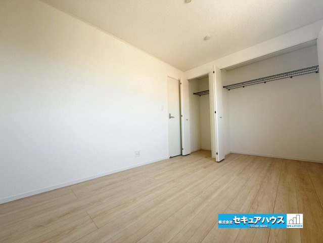 【今すぐご案内可能】名古屋市南区鶴見通4丁目の洋室|【洋室】　　　　　　　
◆家族一人ひとりの大切なプライベート空間。趣味に合わせて使って頂けるようシンプルに仕上げてあります。暮らし心地を大きく左右する収納を、適材適所に配置し使い勝手を考慮しました。　