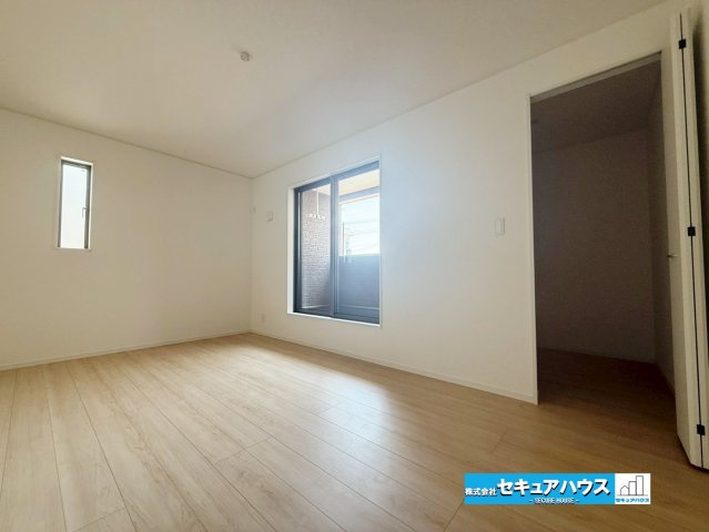 【今すぐご案内可能】名古屋市南区鶴見通4丁目の洋室|【洋室】　　　　　　　　　　　　　　　
◆お子様のお部屋や主寝室、来客時の宿泊室、趣味のお部屋としてもご利用いただけます♪
◆全居室収納付きの洋室です。各居室にお洋服や、荷物を収納することができます。