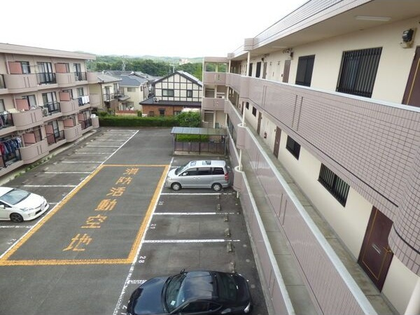 ベルドミール平戸橋1番館の駐車場